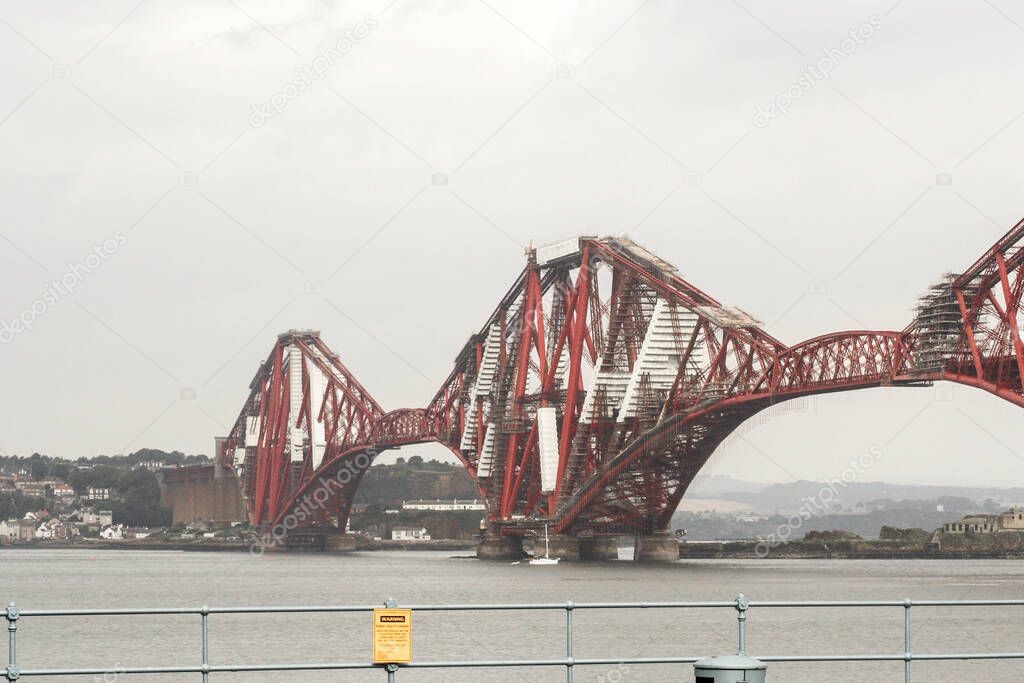 Edinburgh, Scotland. Painting, maintenance and repair works in the Forth Rail Bridge, as seen from South Queensferry