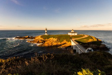 Ribadeo, İspanya. Galiçya kıyısındaki Illa Pancha 'daki deniz feneri.