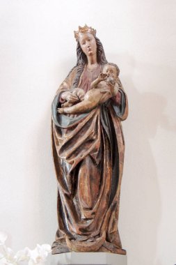 Vaduz, Lihtenştayn. St. Florin Katedrali 'nin içindeki dini heykel.