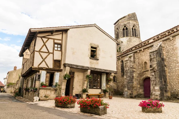 Charroux Francia Casa Graticcio Torre Della Chiesa Uno Dei Villaggi — Foto Stock