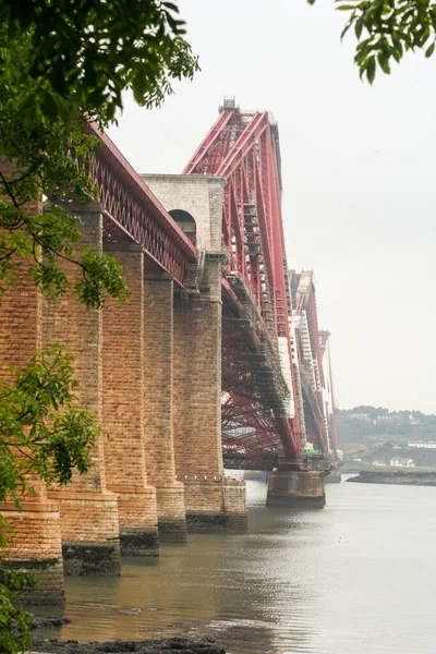 Edimburgo Escocia Trabajos Pintura Mantenimiento Reparación Puente Ferroviario Forth Visto — Foto de Stock