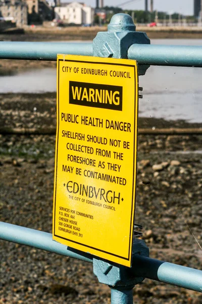 Edinburgh Scotland Warning Sign Contaminated Shellfish Collection Neighborhood South Queensferry — Stock Photo, Image