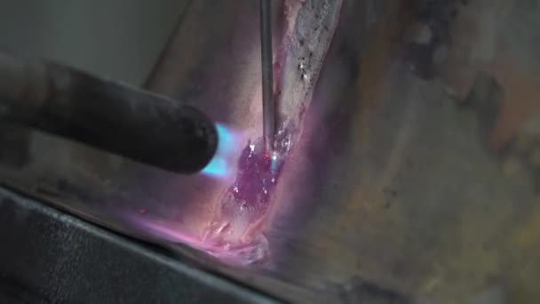 汽车修理厂的焊接零件 — 图库视频影像