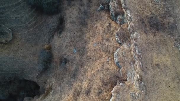 峡谷上空を飛行する — ストック動画