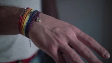 bilezik lgbt damlama el adam