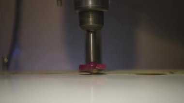 forstner matkap kurulu bir delik yapar