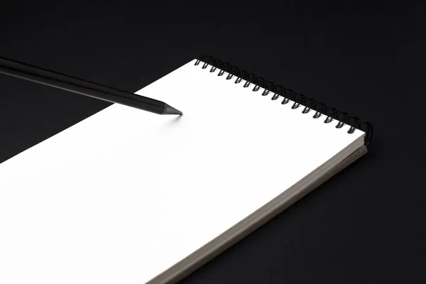 Lápiz Preparan Para Escribir Cuaderno Fondo Negro —  Fotos de Stock