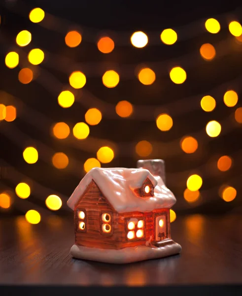 Karácsonyi Összetétele Játék Ház Egy Fekete Háttér Homályos Színes Fények — Stock Fotó