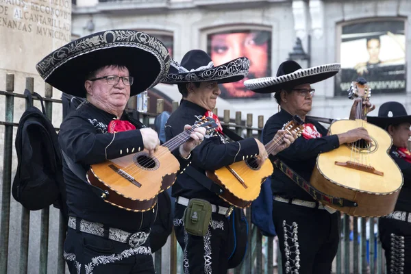 Banda Mariachi Com Guitarras Rua Madrid Espanha 2018 — Fotografia de Stock