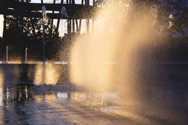 Fountain Floor Street Sunset Golden Drops — Stock Photo, Image