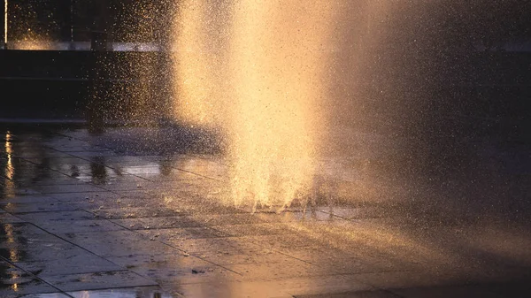 Fountain Floor Street Sunset Golden Drops — Stock Photo, Image