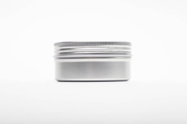 boş sahte kopya alanı üzerinde beyaz adam izole metal kavanoz alüminyum ile reklam kadar