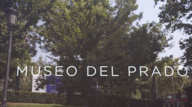 Yansıtıcı ayna işareti giriş İspanyol Ulusal Sanat Müzesi Prado - (Museo Nacional del Prado), İspanya, Madrid 2018-08-08 