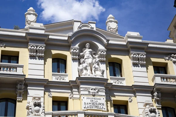 Классическая Традиционная Европейская Архитектура Улицах Знаменитой Столицы Испании Мадрида — стоковое фото