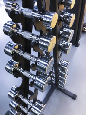 Fitness ve egzersiz ekipman: modern metal çelik sil kümesi