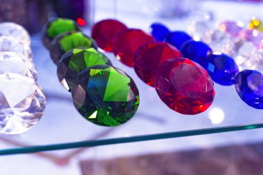 Barselona, Katalonya, İspanya'da dükkanın vitrintaşlar farklı türleri. 2019-05-01