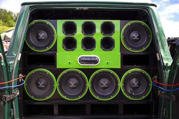 Tuning modern car with extreme powerful audio system. Subwoofer bass tuning. Tuning show in Russia, Tomsk 2019-06-15 — Stock Photo, Image