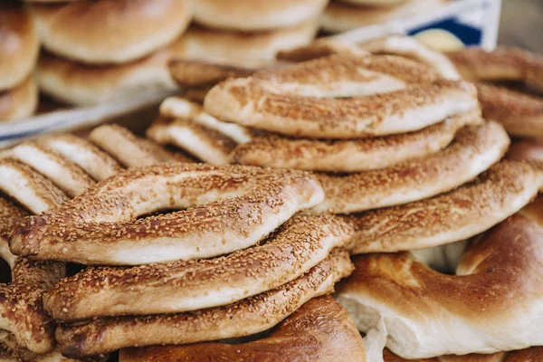 Traditional circular bread simit with sesame seeds, also known as Turkish bagel. — Stock Photo, Image