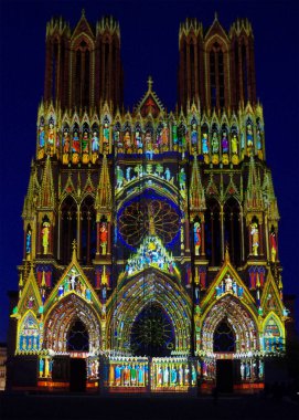 Gotik Katedral, gece boyunca görsel gösteri