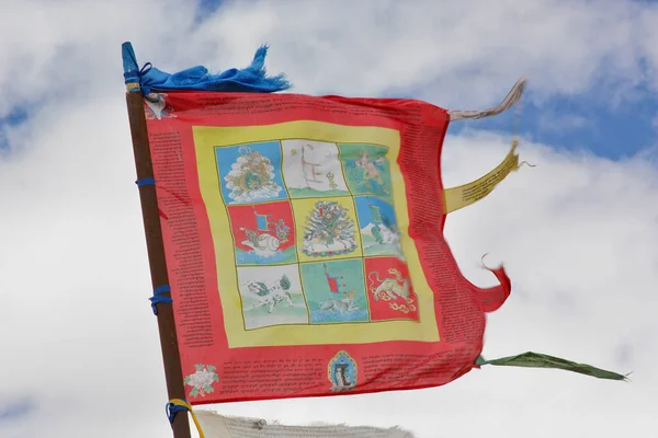 Tibetan Darchor Vertical Prayer Flags — Stock Photo, Image