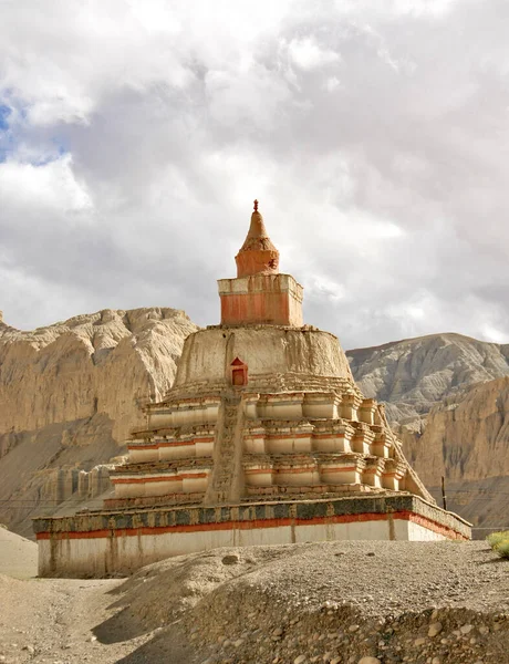 Stupa Vicino Monastero Tholing Sullo Sfondo Del Paesaggio Sabbioso Della — Foto Stock