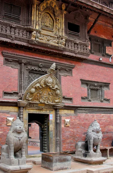 Leeuwen Naast Entree Tempel Van Patan Durbar Square Lalitpur Kathmandu — Stockfoto