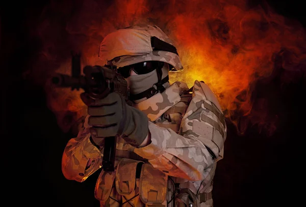 Soldado Fogo Com Rifle — Fotografia de Stock