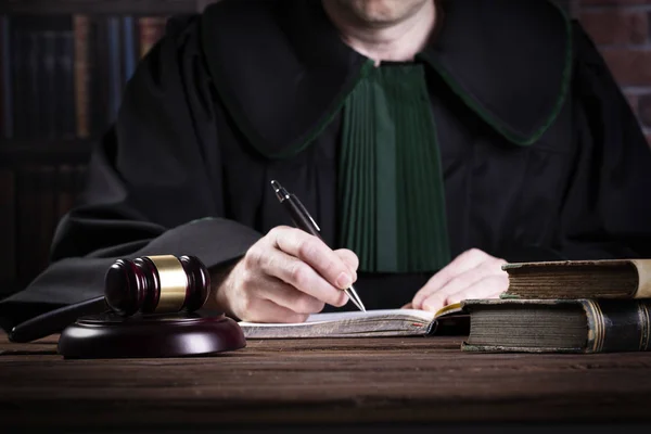 Umowy Biznesowej Lub Prawnej Podpisanej Obecności Prawnika — Zdjęcie stockowe