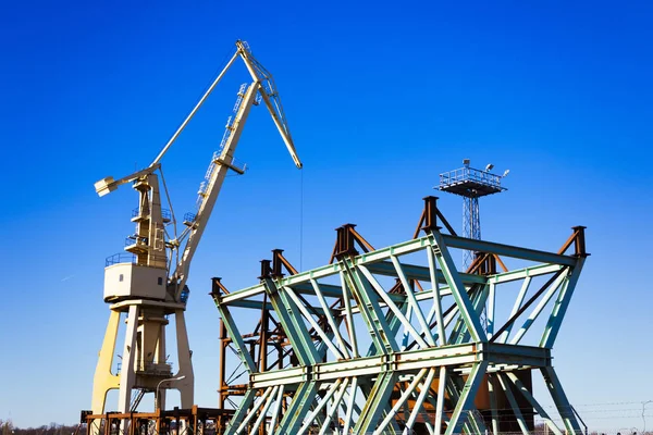 Grúas Portuarias Móviles Sobre Cielo Azul Concepto Transporte Tecnología —  Fotos de Stock