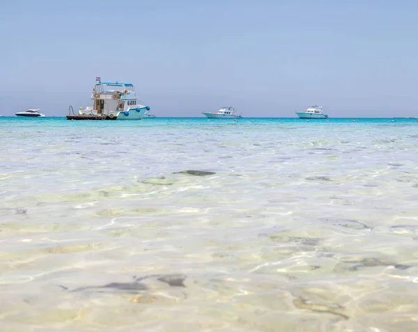 Isola Mahmya Egitto Vista Mare Limpido Con Barche — Foto Stock