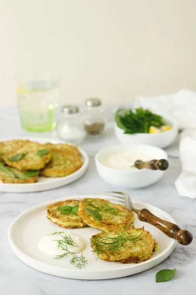 Pancakes Zucchini Served Sour Cream Yogurt Various Herbs Useful Vegetarian — Stock Photo, Image