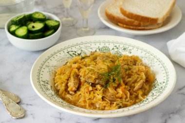 Bazı Avrupa ülkelerinin geleneksel bir yemek lahana, diğer sebze ve et yapılmış bigos biridir. Seçici odak.