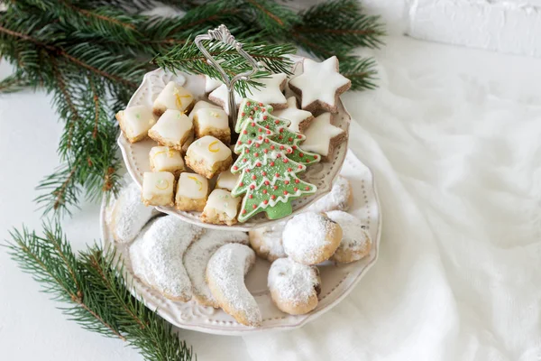 Galletas Festivas Surtidos Semilunas Vainilla Estrellas Canela Panes Jengibre Cubos —  Fotos de Stock