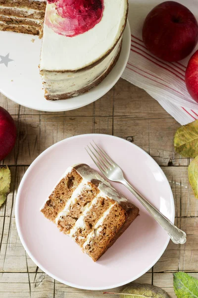 Tarta Manzana Con Crema Cuajada Decorada Con Manzana Pintada Fondo — Foto de Stock