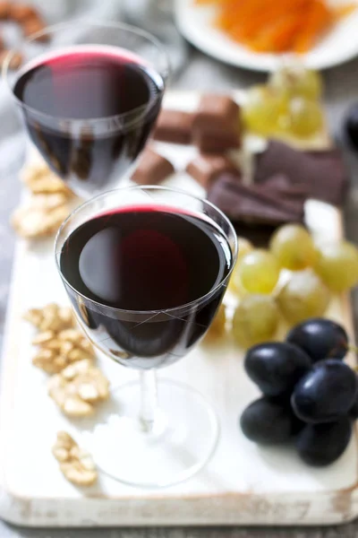 Creme Cassis Homemade Liqueur Served Grapes Nuts Chocolate Rustic Style — Stock Photo, Image