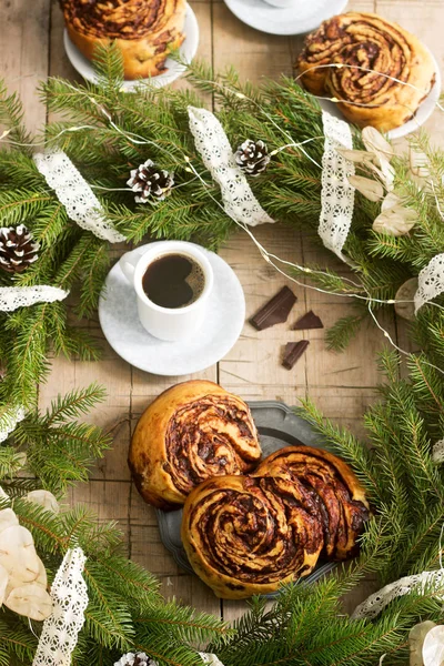 Snail Chocolate Muffins Served Coffee Background Wreath Fir Branches Cones — Stock Photo, Image