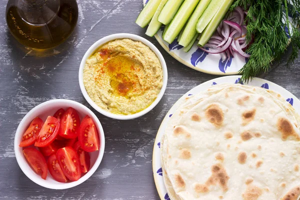 Nourriture Végétalienne Houmous Maison Avec Pain Plat Légumes Huile Olive — Photo