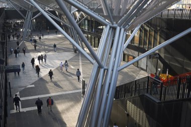 Napoli, İtalya - 25 Mart 2019 : Piazza Garibaldi alışveriş merkezi nin görünümü