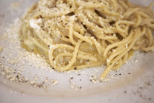 Espaguetis Con Queso Pimienta Llamado Cacio Pepe —  Fotos de Stock