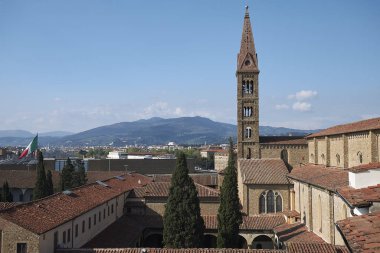 Floransa, İtalya - 15 Nisan 2019: Santa Maria Novella çan kulesi nin görünümü