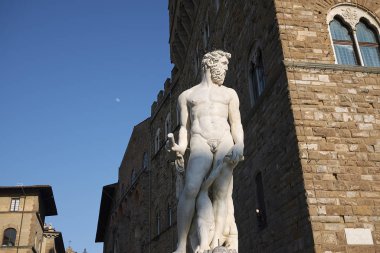 Floransa, İtalya - 15 Nisan 2019: Piazza della Signoria'daki Neptün Çeşmesi Manzarası