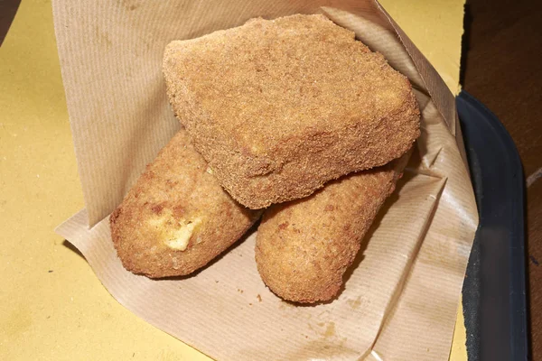 Crocche Gebakken Pasta Geserveerd Straat Van Napels — Stockfoto