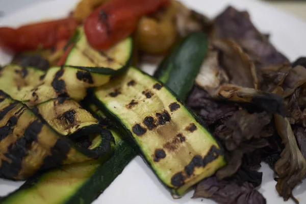 Verdure Grigliate Assortite Con Zucchine Peperoni — Foto Stock