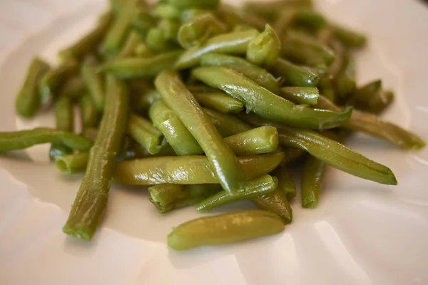 Haşlanmış yeşillik bir yan sipariş olarak görev yaptı