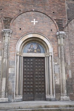 Milano, İtalya - 10 Nisan 2019 : San Simpliciano Kilisesi'nin görünümü