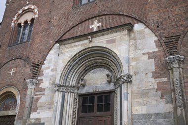 Milano, İtalya - 10 Nisan 2019 : San Simpliciano Kilisesi'nin görünümü