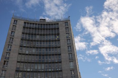 Milano, İtalya - 05 Nisan 2019 : 105 radyo binasının görünümü