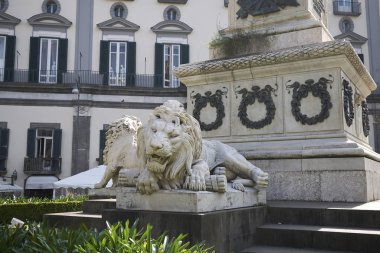 Napoli, İtalya - 25 Mart 2019 : 'Ai Martiri Napoletani' anıtının görünümü