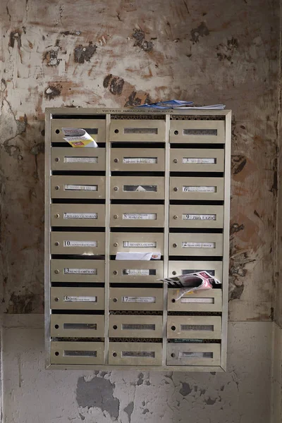 Milano, İtalya - 09 Nisan 2019 : Mektup kutusu