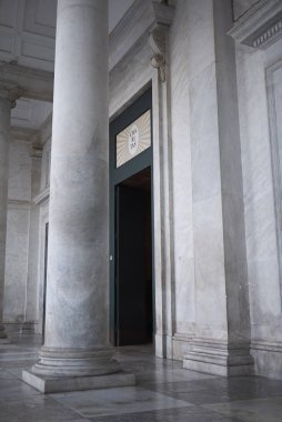 Napoli, İtalya - 25 Mart 2019 : San Francesco di Paola Bazilikası görünümü